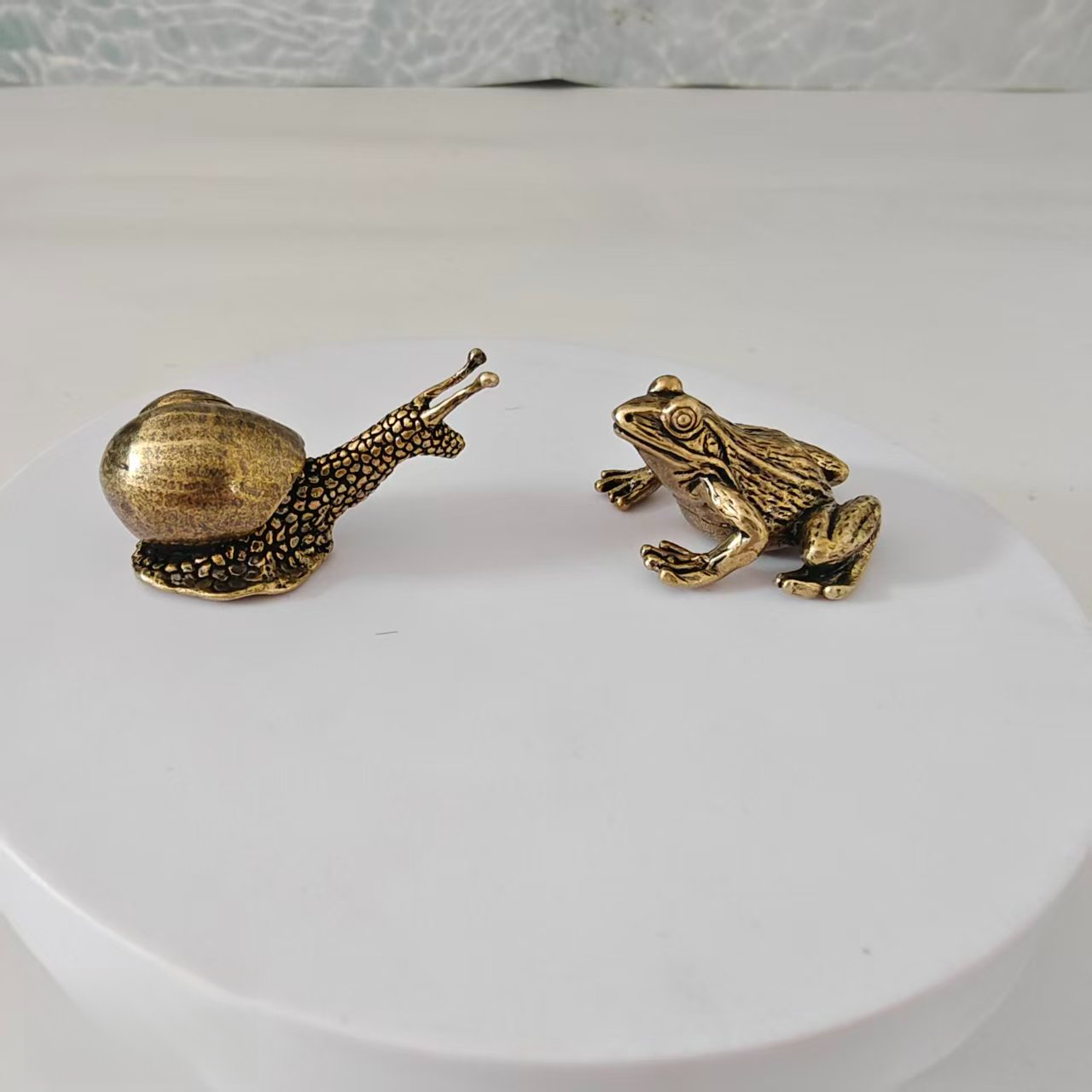 Aquarium Fish Gallery - 황동 개구리와 달팽이 미니 장식품 2개,